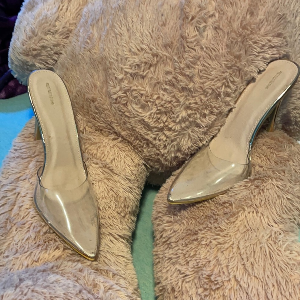 Clear heals sz 6